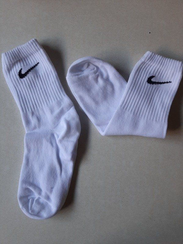 Producto - Media caña adulto - Nike blanco pipa negro