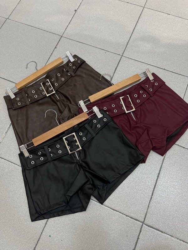 Producto - Short engomado hebilla