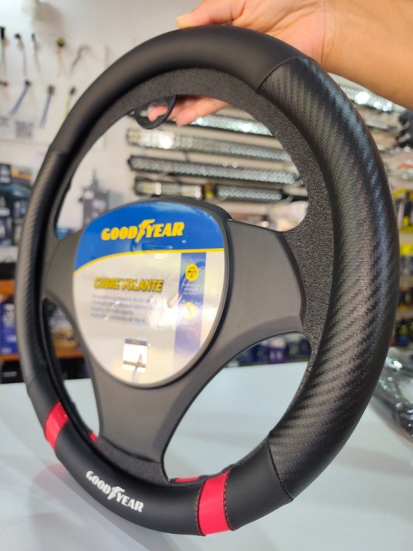 Producto - CUBRE VOLANTE GOODYEAR CARBONO CON TIRAS ROJAS