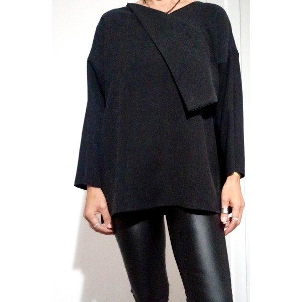 Producto - REMERA IRREGULAR DE CORTE