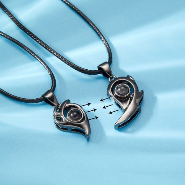 Producto - Collar Para Compartir Te Amo 100 idiomas Corazón Negro con Imán