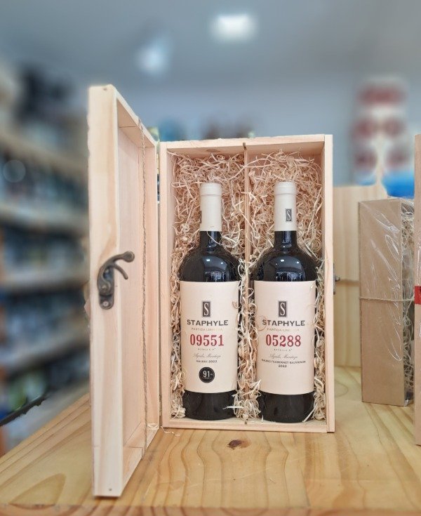 Producto - Caja de madera con tapa 2 vinos Staphile partida limitada