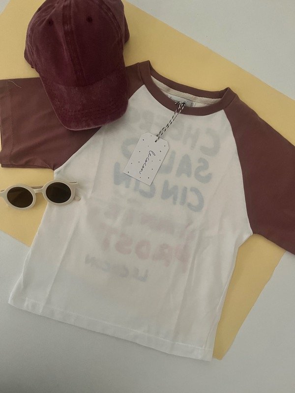 Producto - REMERA OVER GIOVANNI BLANCA Y BORDO