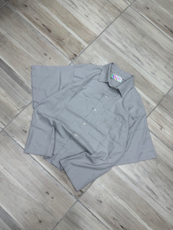 Producto - Camisa Boxy Fit ESSENCE Gris
