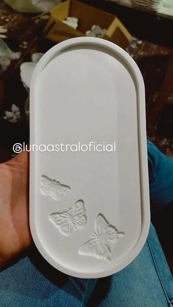 Producto - Plato Ovalo con mariposa 23x1cm