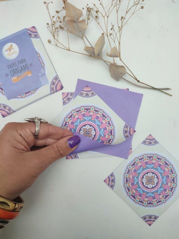 Producto - Mándala crema/violeta 10x10 bifaz 24 papeles