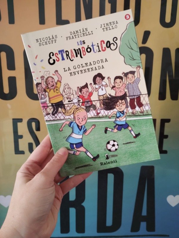 Producto - Los Estrambóticos. La goleadora envenenada