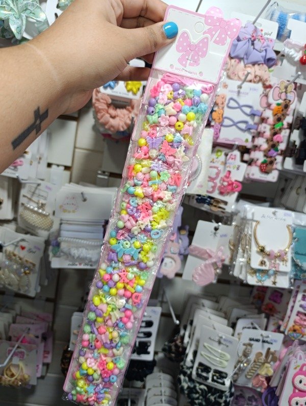 Producto - Tira de accesorios para hacer bisutería x10 bolsitas colores