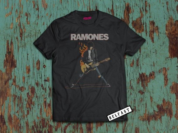 REMERA RAMONES JOHNNY FIRE