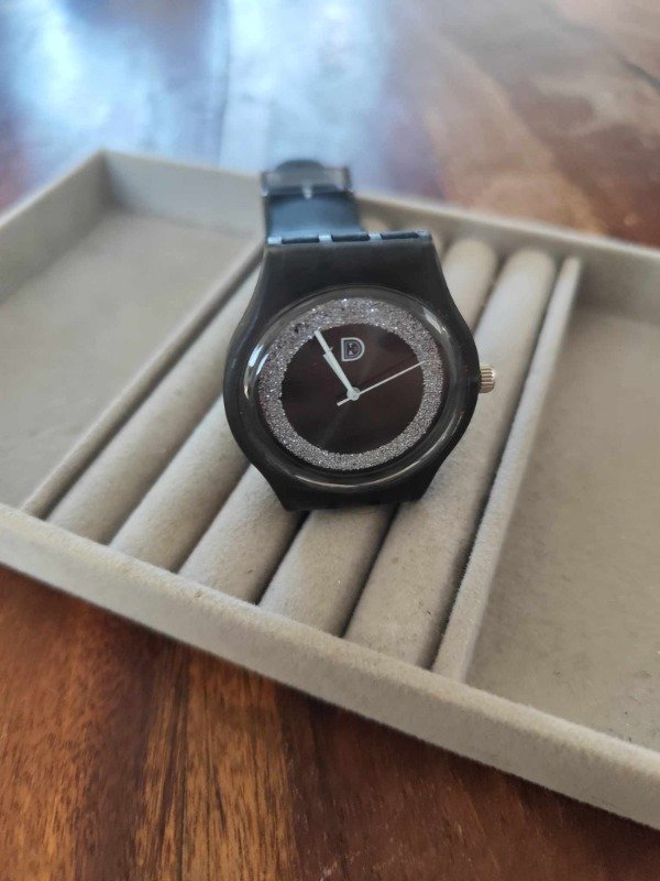 Producto - Reloj malla negra goma