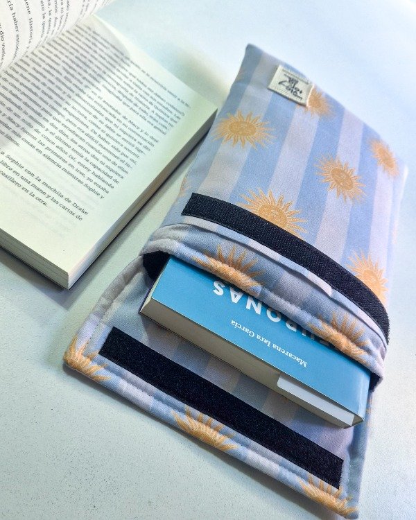 Producto - Funda para libros mediana Sol de Mayo IMPERMEABLE - 4
