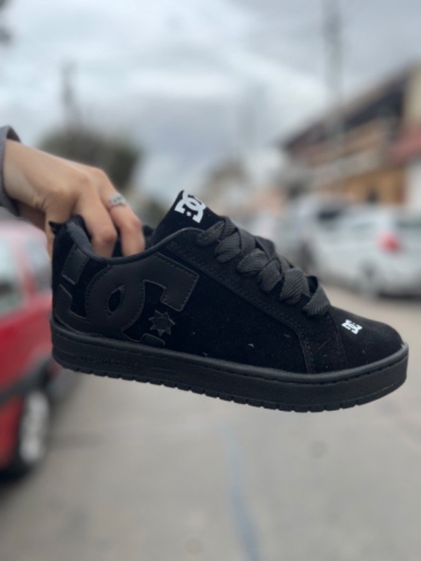 DC COURT FULL BLACK