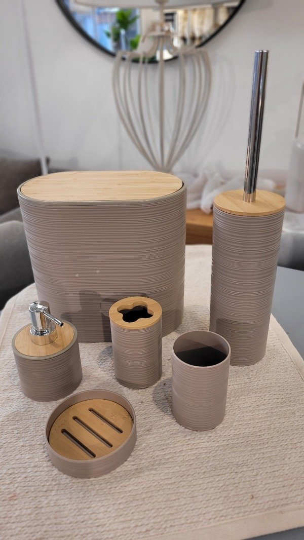 Producto - Set de baño plástico y bambú 6 piezas beige