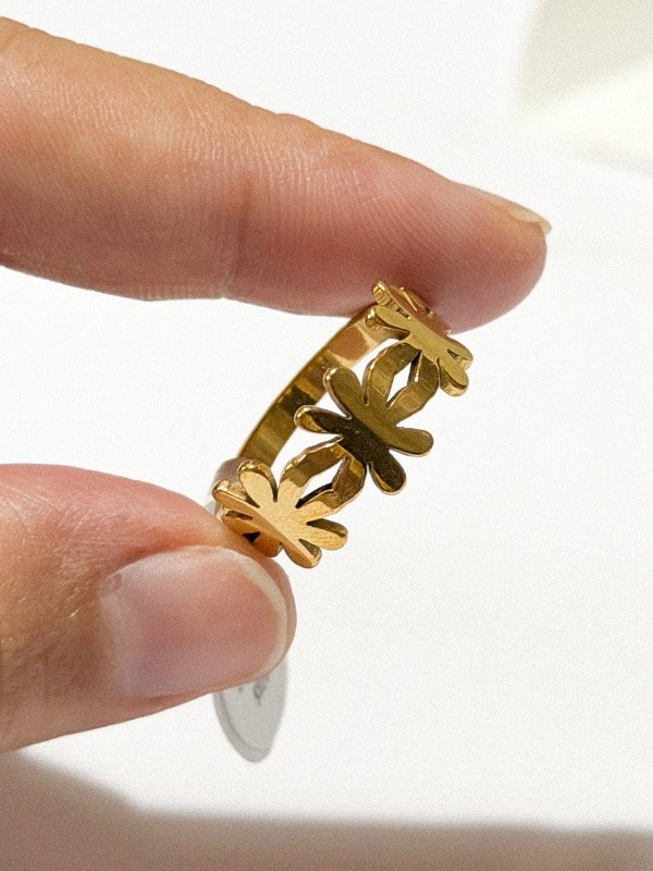 Producto - Anillo tres florcitas-acero dorado