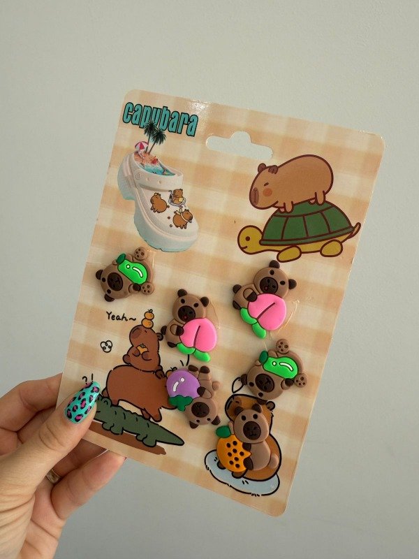 Producto - Pack de Pins para crocs Capibara modelo 1