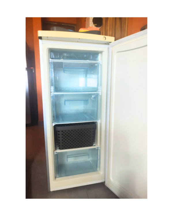 Producto - Freezer vertical con cajones Siam ploteada / Poco uso