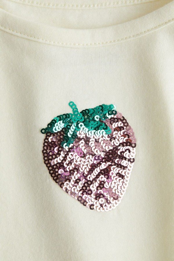 Producto - Remera HyM frutilla lentejuelas - 1