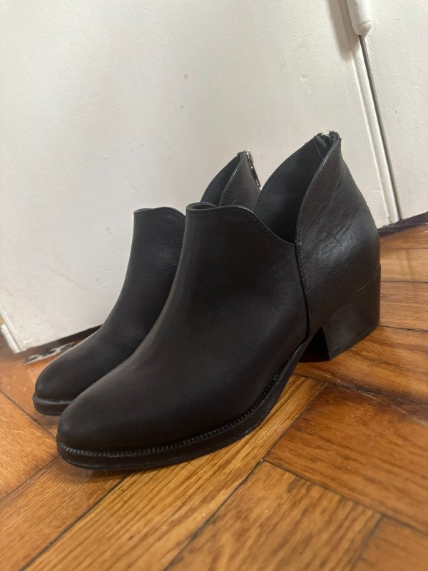 Producto - Botineta de cuero NUEVA