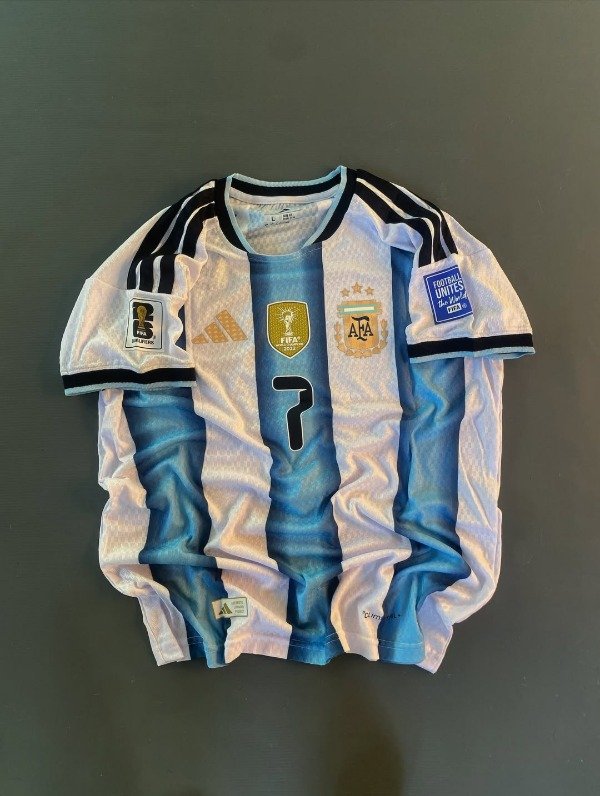 Producto - Argentina primer kit Mundial 2026 - #7 De Paul - #10 Messi