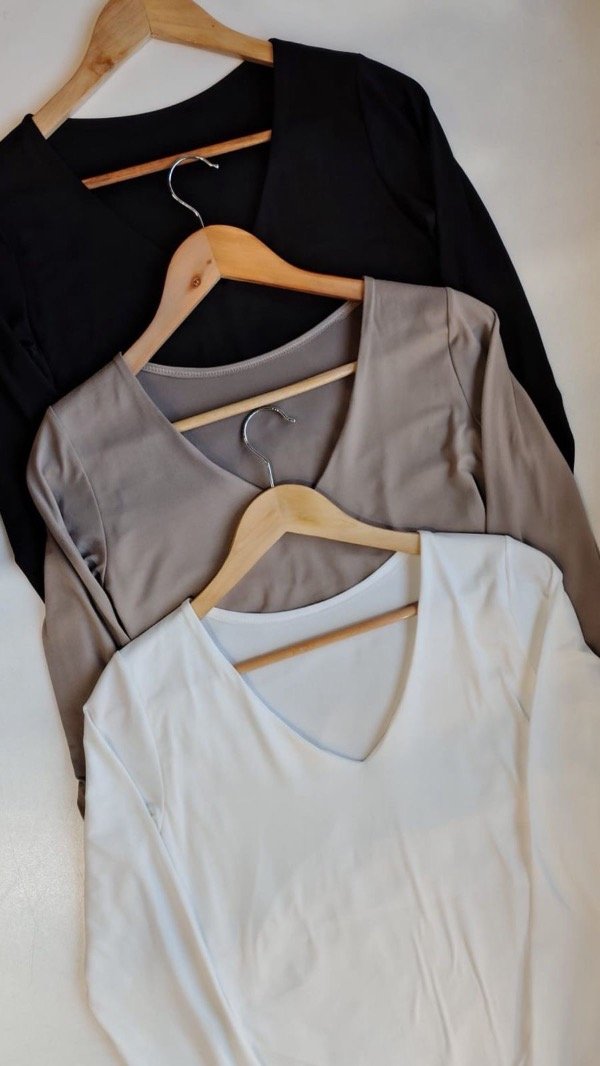 Producto - REMERA ESCOTE V