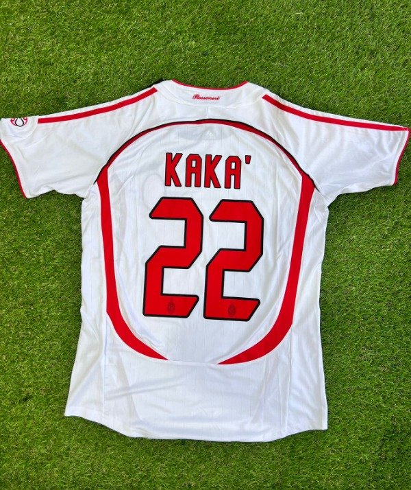 Producto - Camiseta Milan Retro Blanca 2007 Kaka IMPORTADA
