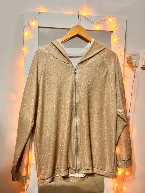 Producto - Campera Glitter Media Estacion Liviana Amplia 130 cm contorno -  Dorada