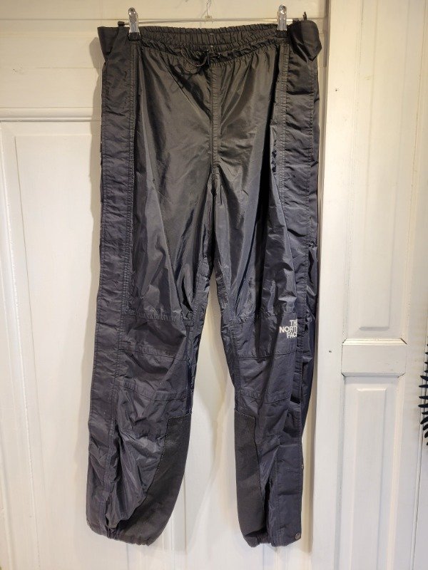 Producto - Pantalón de Ski THE NORTH FACE negro s/trampa de nieve- Talle M- PRECIO: 220X
