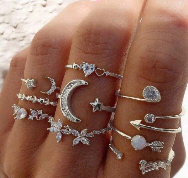 Producto - Set de 9 anillos plateados para foto
