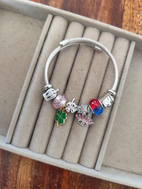 Producto - Pulsera pandora trébol verde.