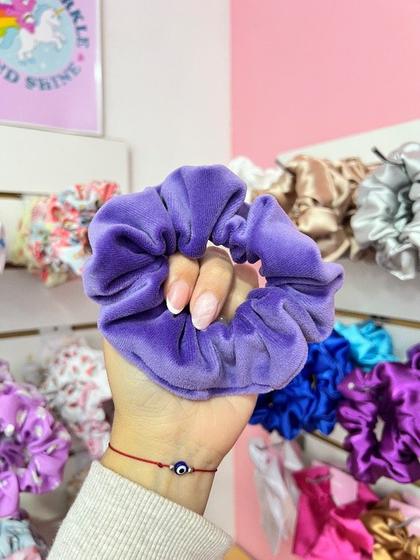 Producto - SCRUNCHIE PLUSH VIOLETA