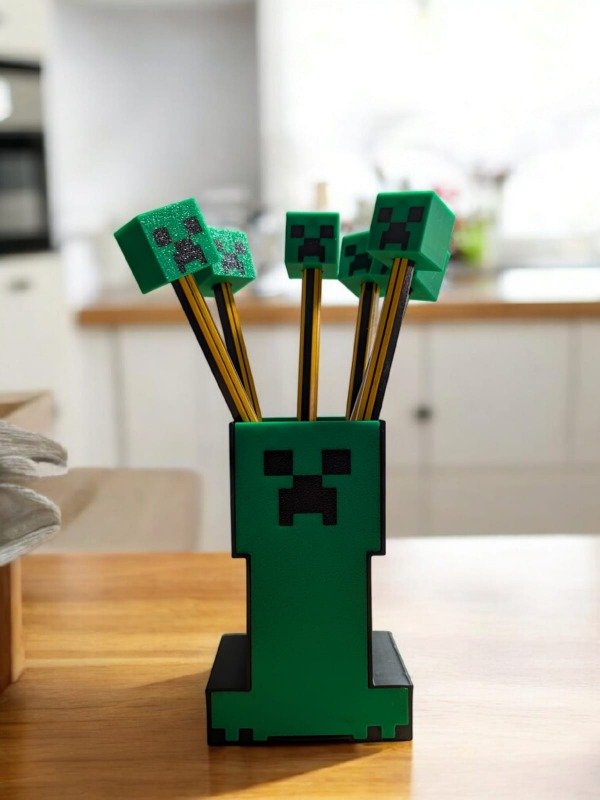 Producto - Lapicero Minecraft + 12 lápices con identificador personalizado.