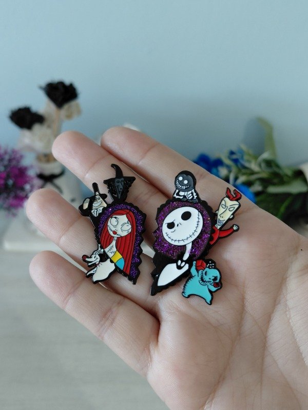 Producto - Pin metalizado - Corazón partido "El extraño mundo de Jack" #1178