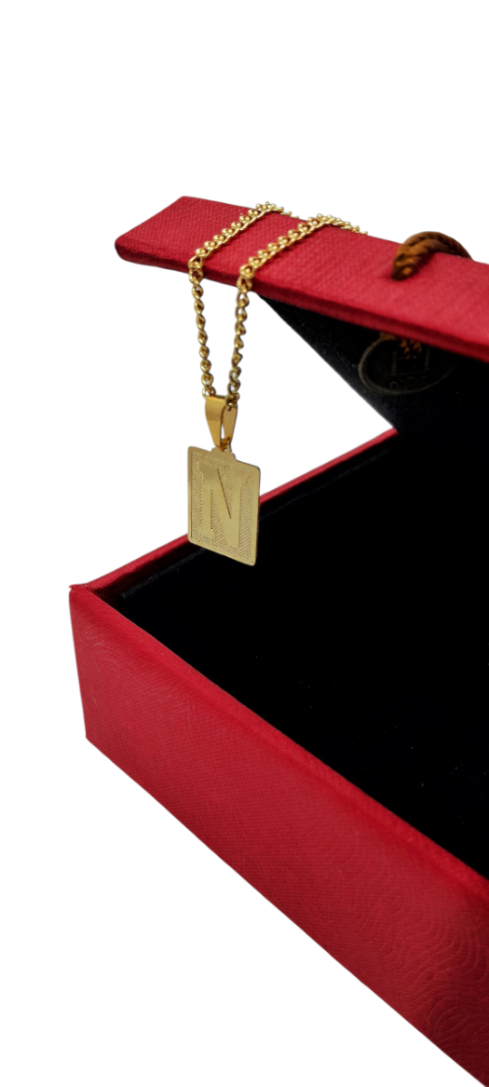 Producto - Inicial dorada N, cuadrada con relieve