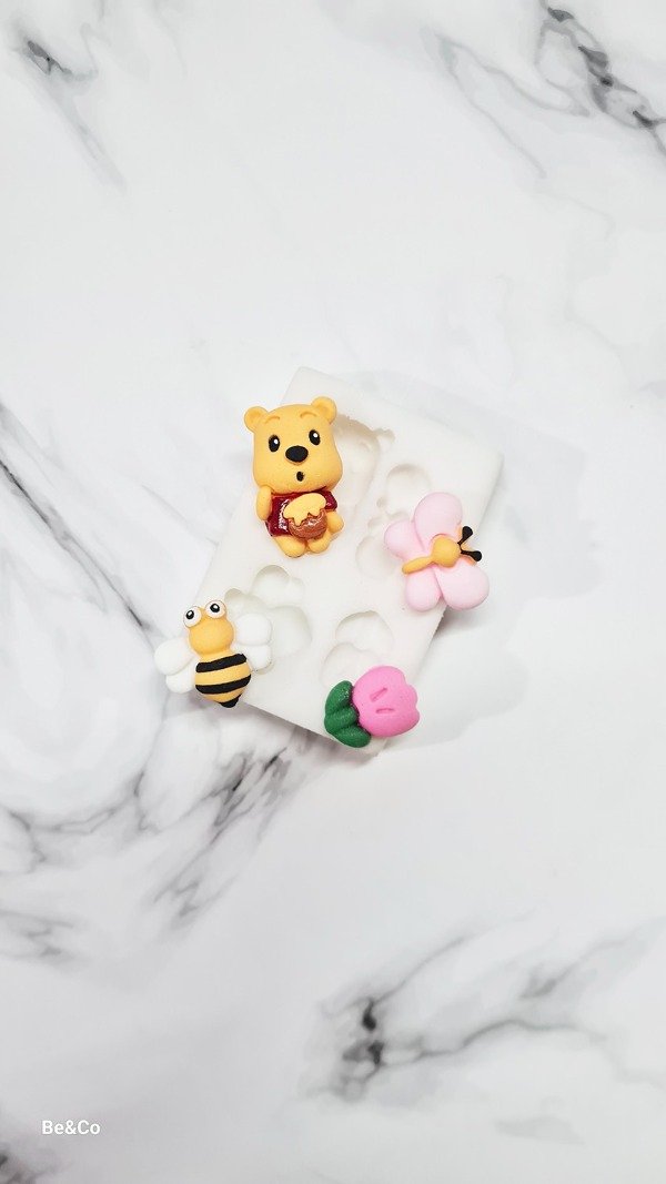 Producto - Silicon whinnie pooh mini  y abeja