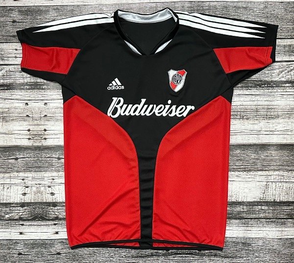 Producto - Camiseta River Budweiser Negra Roja