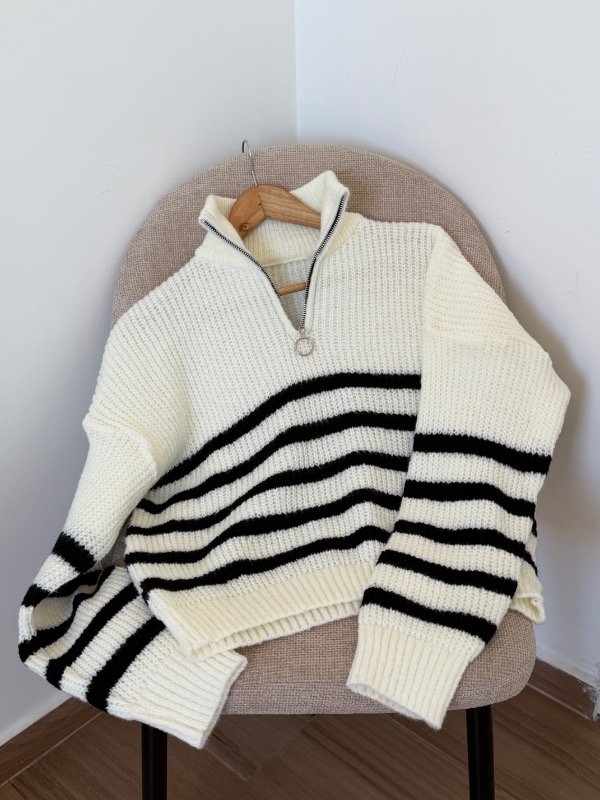 Producto - I) Sweater cierre raya negro