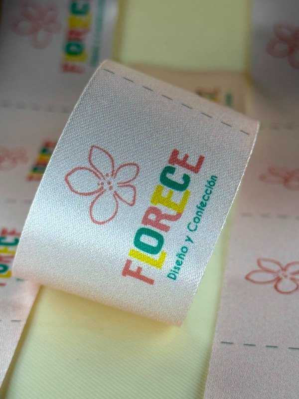 Producto - Etiquetas Sublimadas FULL COLOR en Tela cinta de satén, - 1