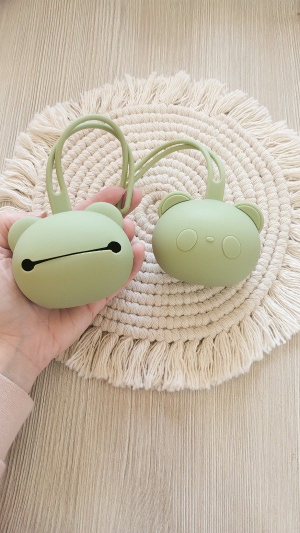 Producto - Guarda chupete de silicona PANDA (verde seco)