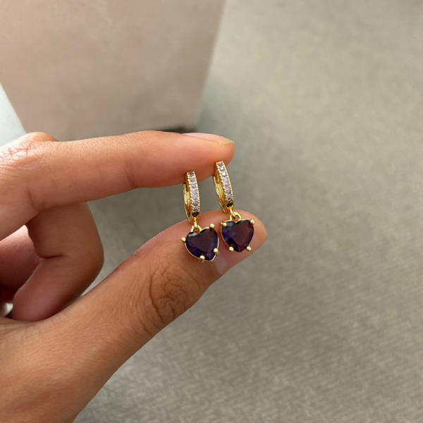 Producto - Argollas doradas corazón violeta strass