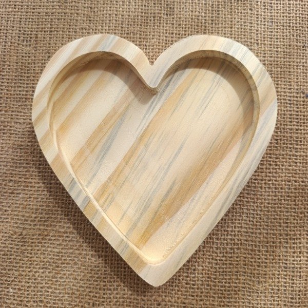 Producto - Bandeja corazón pino con rebaje 20cm