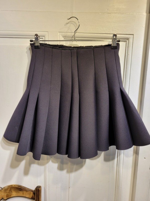 Producto - Falda negra tableada Talle M - PRECIO: 36X