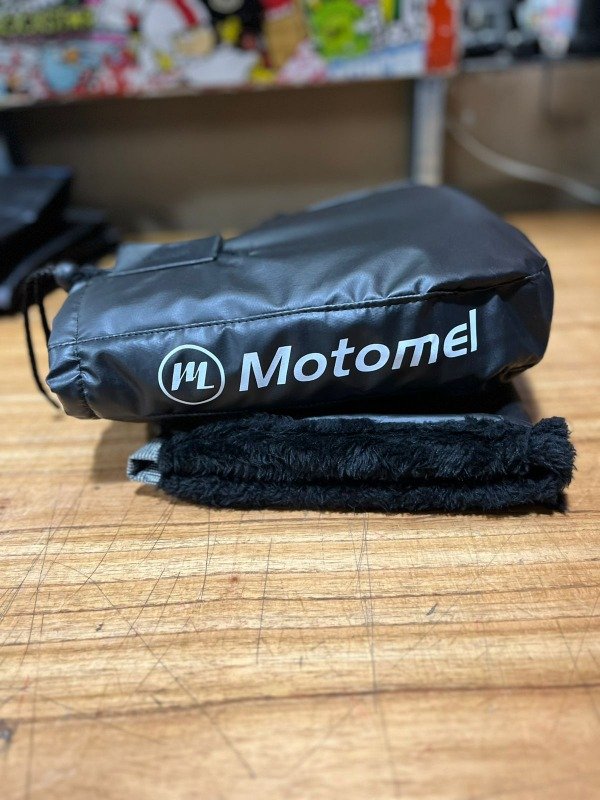 Producto - Cubre Mangas con Corderito Logo Motomel Negro