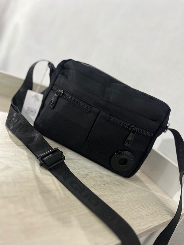 Producto - Bandolera impermeable negra