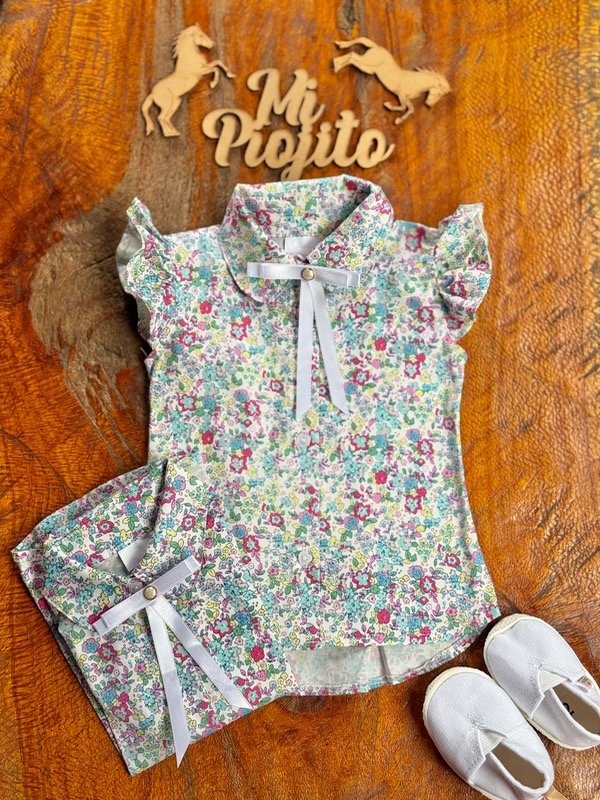 Producto - Camisa Floreada Turquesa con Aplique