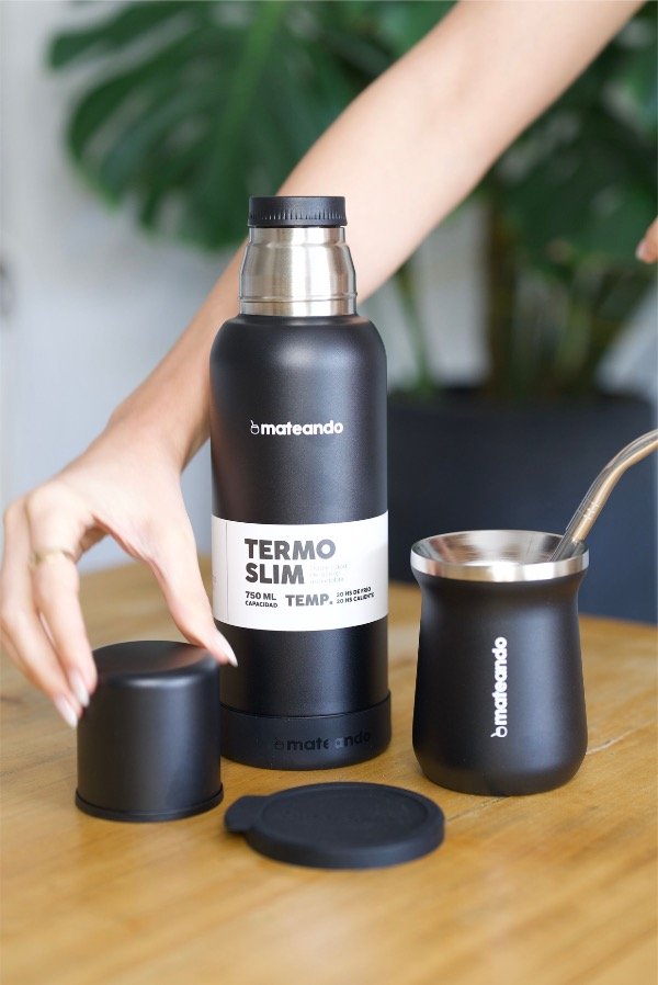 Producto - KIT MATERO MATEANDO - Termo 750 ml Mate Negro c/ Bombilla - 0