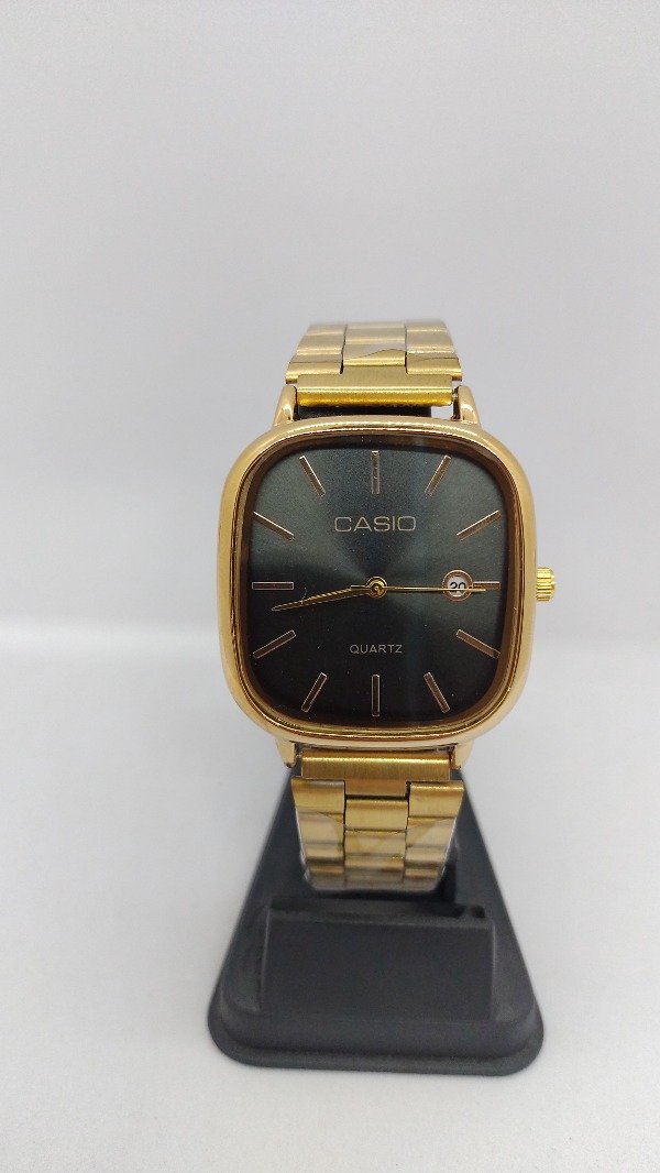 Producto - Reloj Casio dorado fondo negro