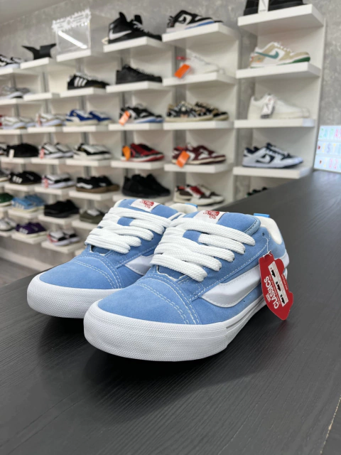 Producto - VN Knu Skool - Celeste