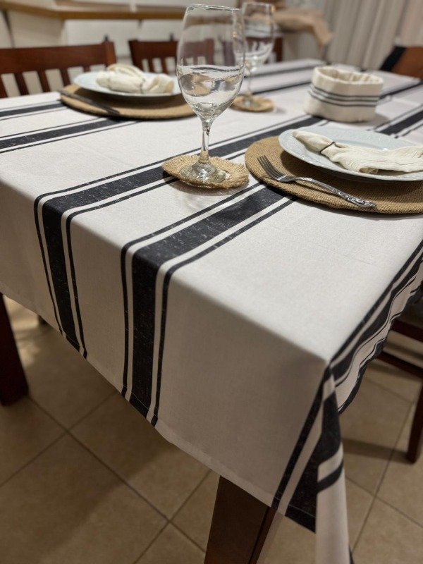 Producto - Mantel antimanchas lineas grises