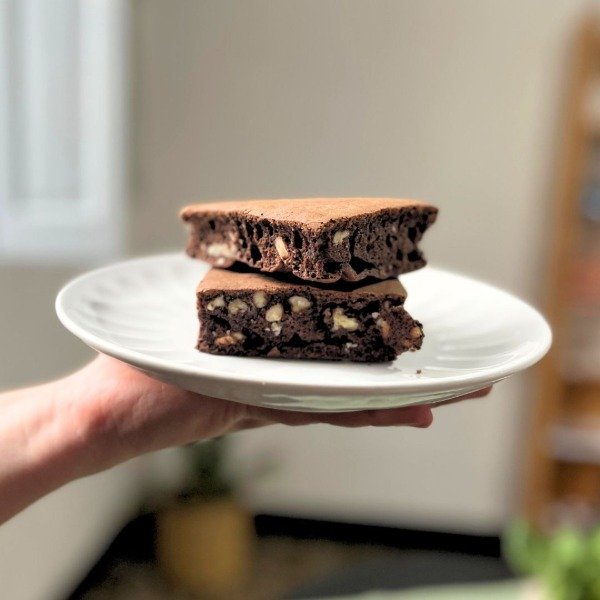 Producto - Brownie - AJONJOLI- con harina de almendras y nuez x porción