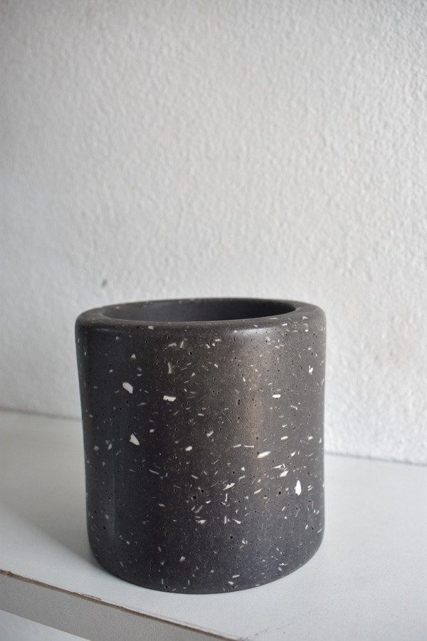 Producto - Maceta terrazo negro
